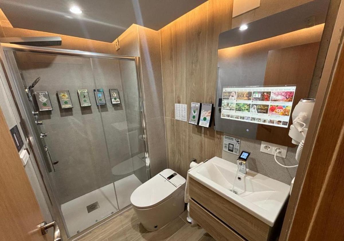 El baño de este hotel de Granada tiene inodoros inteligentes