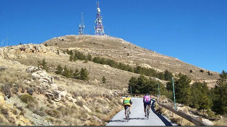 En Almería también existen importantes cumbres que se convierten en objetivos de los ciclistas, como es el caso del alto de Velifique