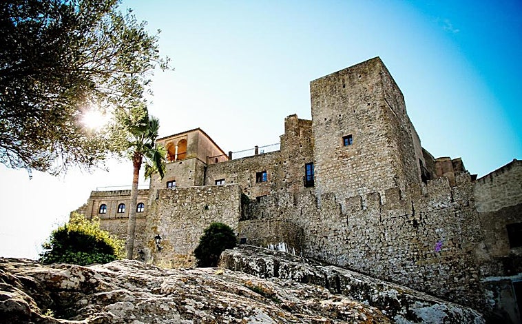 Imagen principal - Hotel de tres estrellas Castillo de Castellar, en Castellar de la Frontera (Cádiz)