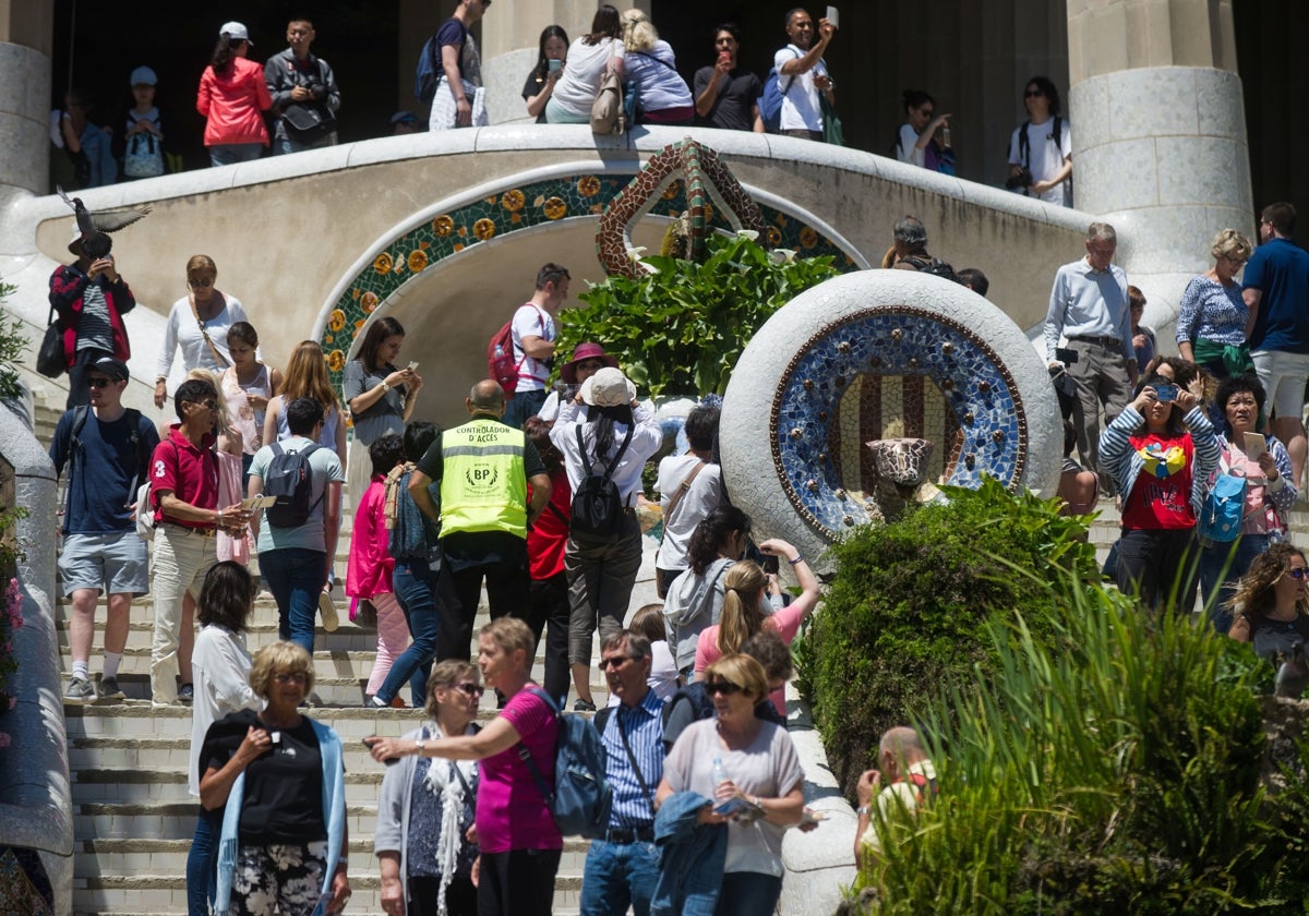 Turistas en el Parque Güell de Barcelona