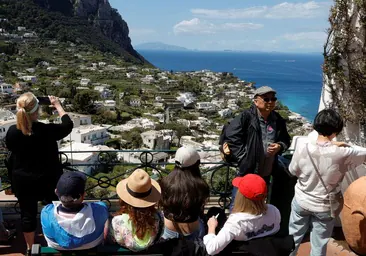 Dieciséis mil turistas al día en una isla en la que residen 12.000 personas