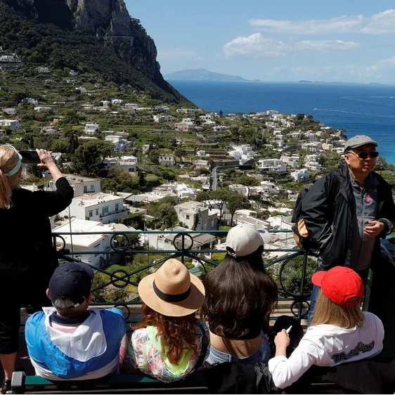 Dieciséis mil turistas al día en una isla en la que residen 12.000 personas