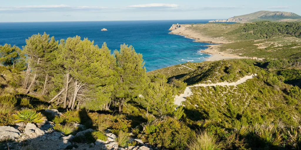 Mallorca aún desconocida: calas vírgenes y pueblos con encanto