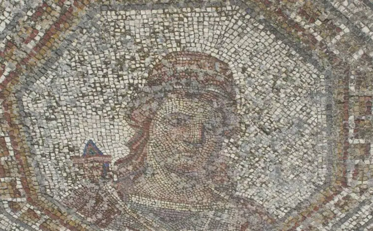 Imagen principal - Mosaico de la diosa Thetis en Quesada (Jaén)
