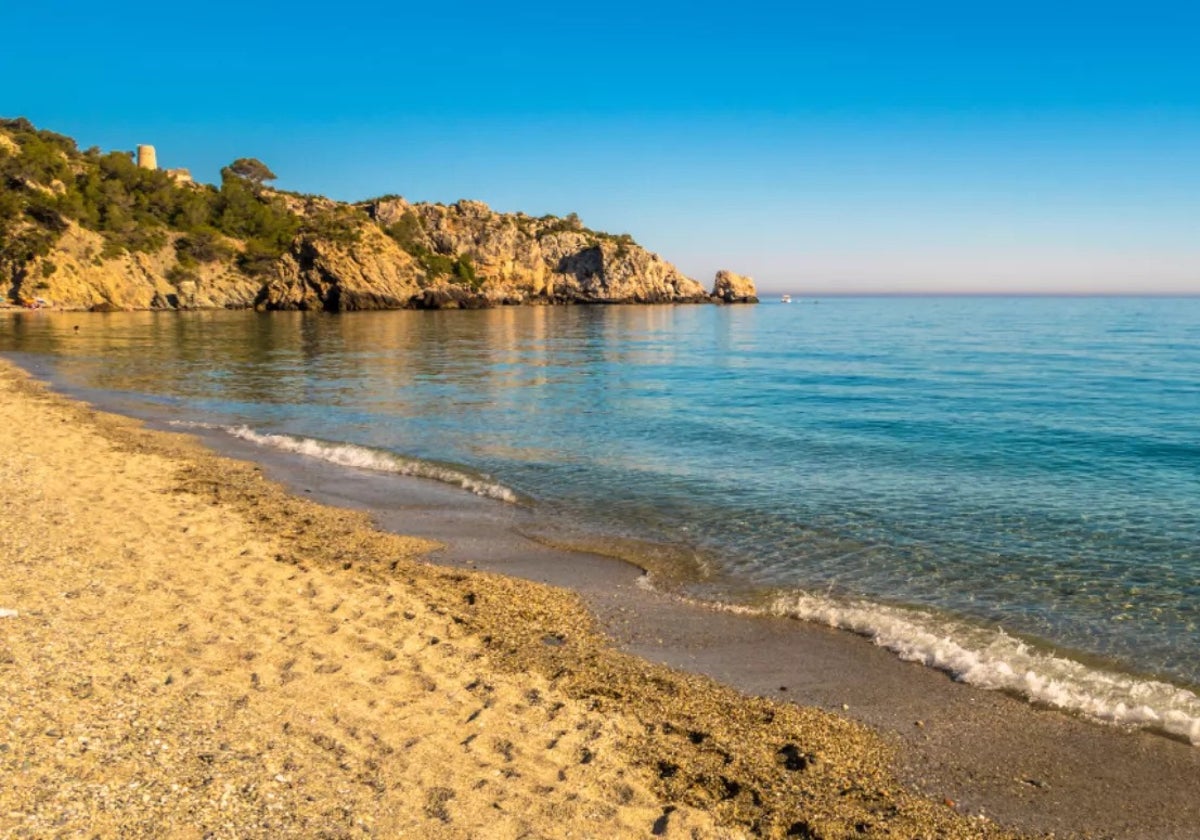 Un paseo por las mejores calas de Nerja: cuáles son y cómo llegar a ellas