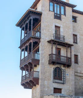 Imagen secundaria 2 - Vista de Casas Colgadas de Cuenca que acogen el Museo de Arte Abstracto Español y estancias interiores