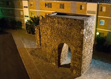 Imagen secundaria 1 - La iglesia de Santiago Apóstol, Puerta de Villagarcía y Convento de Santa Clara