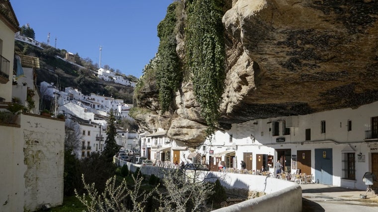 Vista del centro de Setenil de las Bodegas