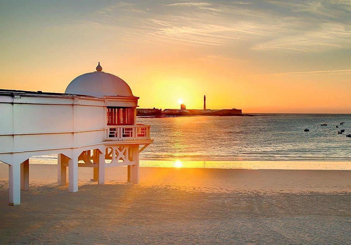 La playa de La Caleta, situada en Cádiz capital