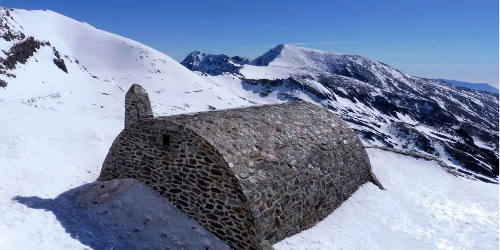 El refugio secreto de Sierra Nevada en el que puedes dormir gratis