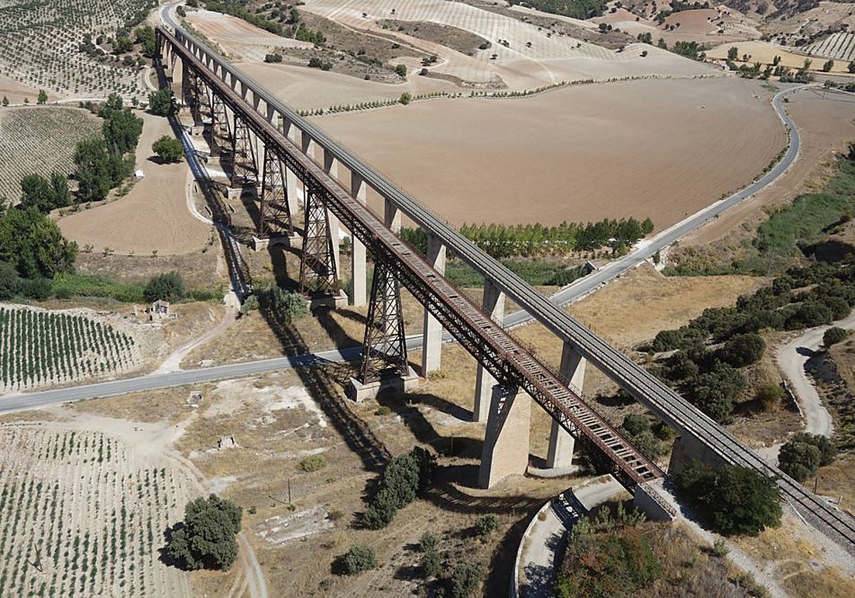 Puente del Hacho, entre los municipios de Alamedilla y Guadahortuna (Granada)