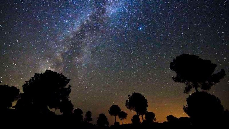 Cielo estrellado en la Reserva Starlight de la Sierra de Huelva