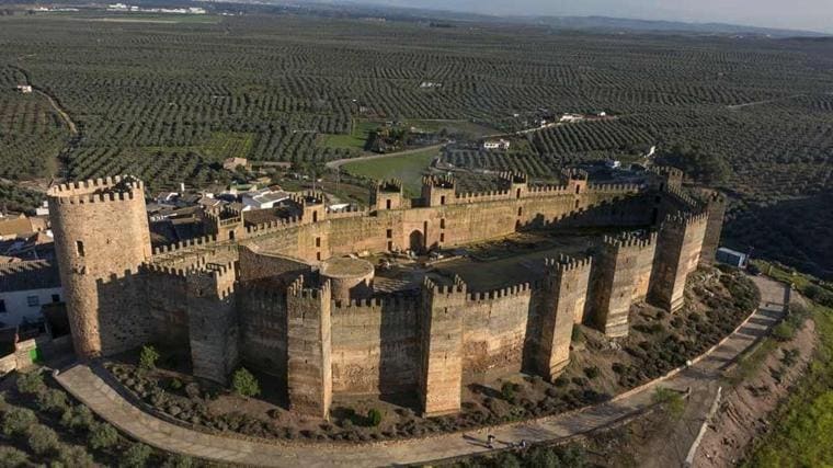 El castillo de Burgalimar es el más antiguo de España