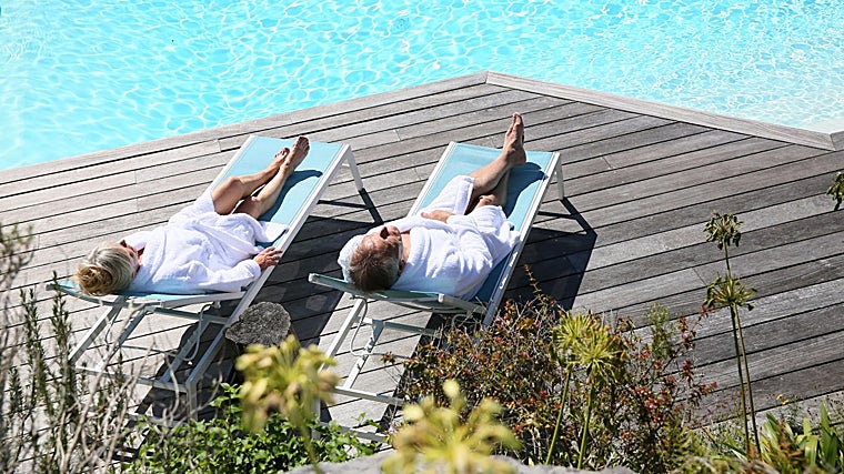 Imagen de archivo de dos jubilados disfrutando durante su viaje con el Imserso