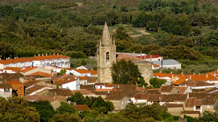 El pueblo de 850 vecinos que es conjunto histórico por su arquitectura popular serrana