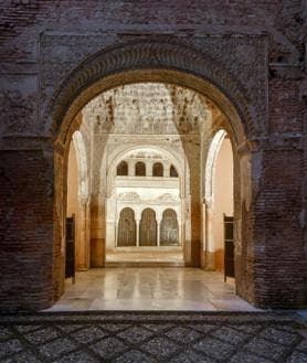 Imagen secundaria 2 - Diversas imágenes del Parador de Granada