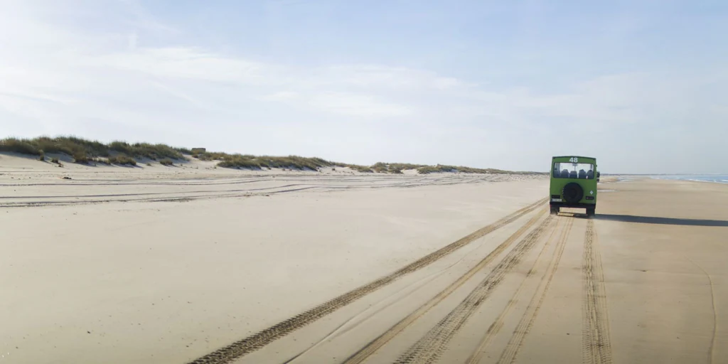 Las playas, pueblos y marismas de una de las costas más salvajes y bonitas