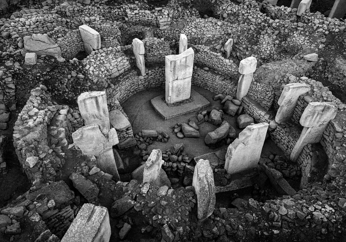 Isabel Muñoz, Premio Nacional de Fotografía, ha viajado durante tres años a Turquía para documentar el yacimiento de Göbekli Tepe. Sus fotos se han podido ver en alguna exposición, y en otoño volverán a mostrarse al público: desde el 4 de octubre en el Museo Nacional de Antropología