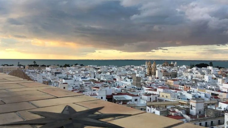La Torre Tavira se asoma a Cádiz y al mar desde una altura de 45 metros
