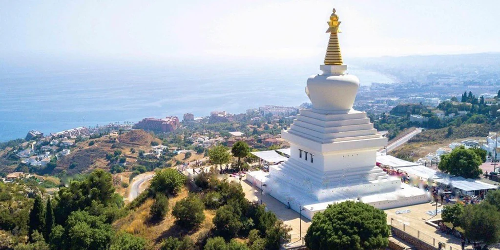 Viaja a Tailandia sin salir de Málaga: el templo budista considerado como uno de los lugares más bonitos de la provincia