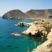 El parque natural con las aguas más cristalinas y calas vírgenes está en Andalucía