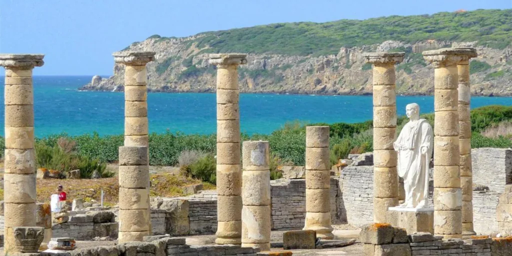 Este es el único yacimiento romano que se puede visitar en Cádiz con vistas al mar