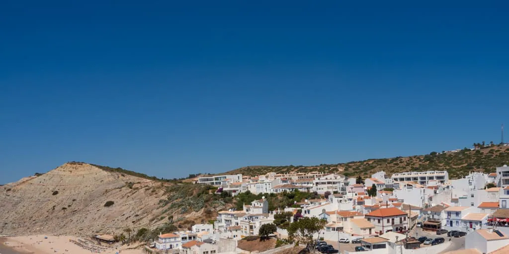 La playa del Algarve que National Gaographic ha calificado como «La Santorini de Portugal»