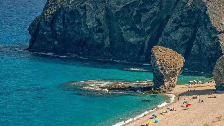La Playa de los Muertos es una de las más bonitas de Almería