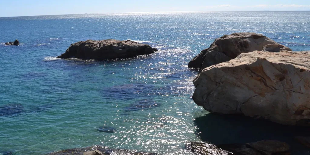 La cala mágica de Málaga con aguas turquesas que está considerada un paraíso