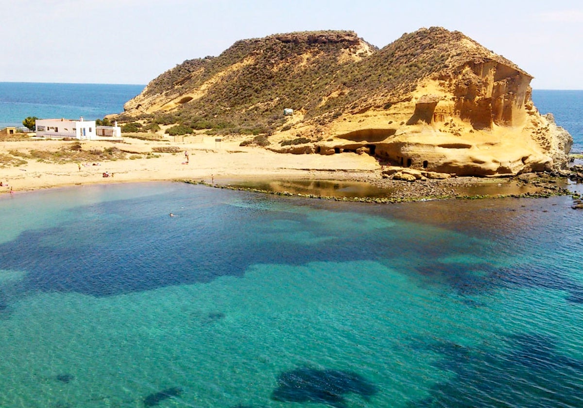 Vista de la playa Los Cocedores en Pulpí (Almería)