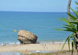 No es un tapón: este es el verdadero origen de la roca gigante de Matalascañas