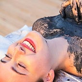 Esta es la playa andaluza perfecta para la 'fangoterapia' y los baños de barro gratis