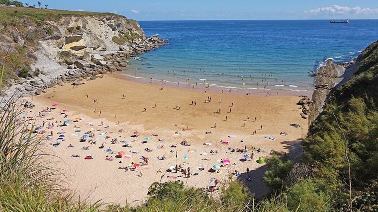 La playa de Mataleñas, en Santander
