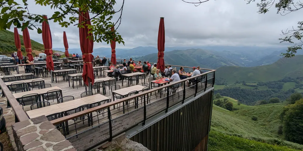 Un refugio entre Francia y España donde emocionan las vistas de los Pirineos