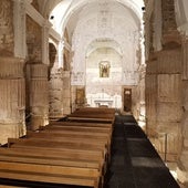 La ermita con columnas romanas y llena de tumbas de los siglos IV al XII