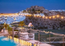 Así es el desconocido hotel boutique de Granada con vistas a la playa y castillo