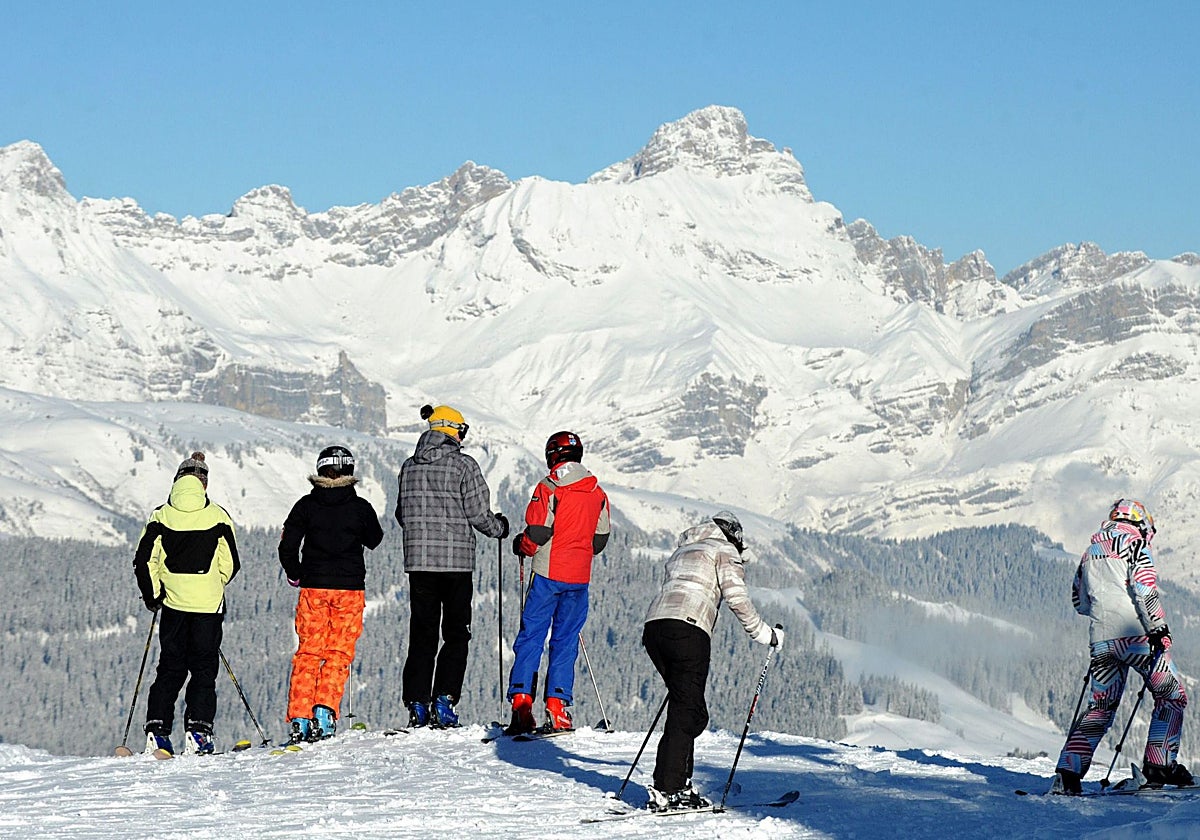 Esquiadores en la estación de Megève