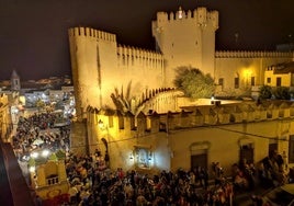 Este pueblo de Sevilla se transporta al siglo XV con su tradicional feria de época: conciertos, paseos en camello y un mercado