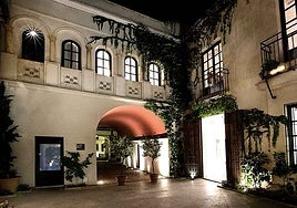 El hotel boutique en Córdoba con jardín secreto y fuente de los deseos