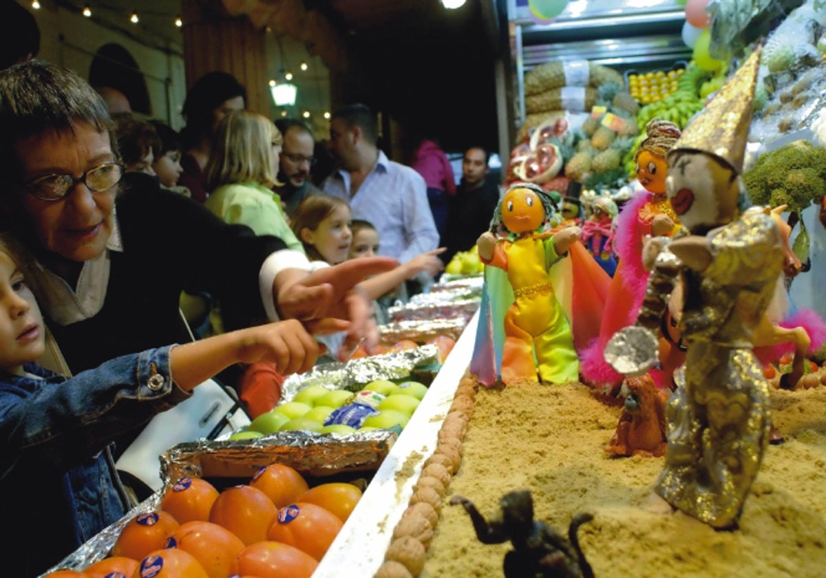 A finales del mes de octubre, los mercados de Cádiz se llenan de público gracias a una curiosa tradición que comenzó a finales del siglo XIX