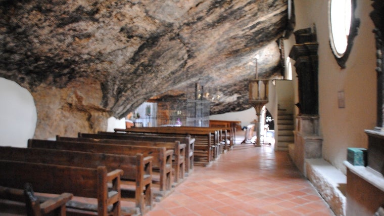 Interior del Santuario de la Virgen de la Balma