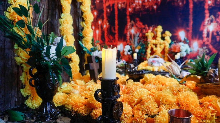 Vista del Altar Día de los muertos Michoacán en la Casa de México de Madrid