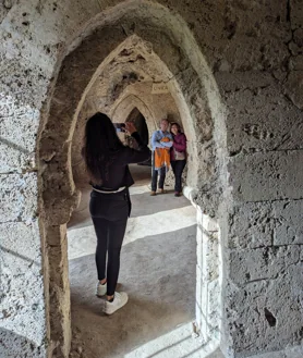 Secondary image 2 - The wall is made of tuff, a type of porous limestone rock that is easy to work with. Above these lines, some of the Cívica houses that are still inhabited. On the right, the interior of one of the two bars excavated by Aurelio.