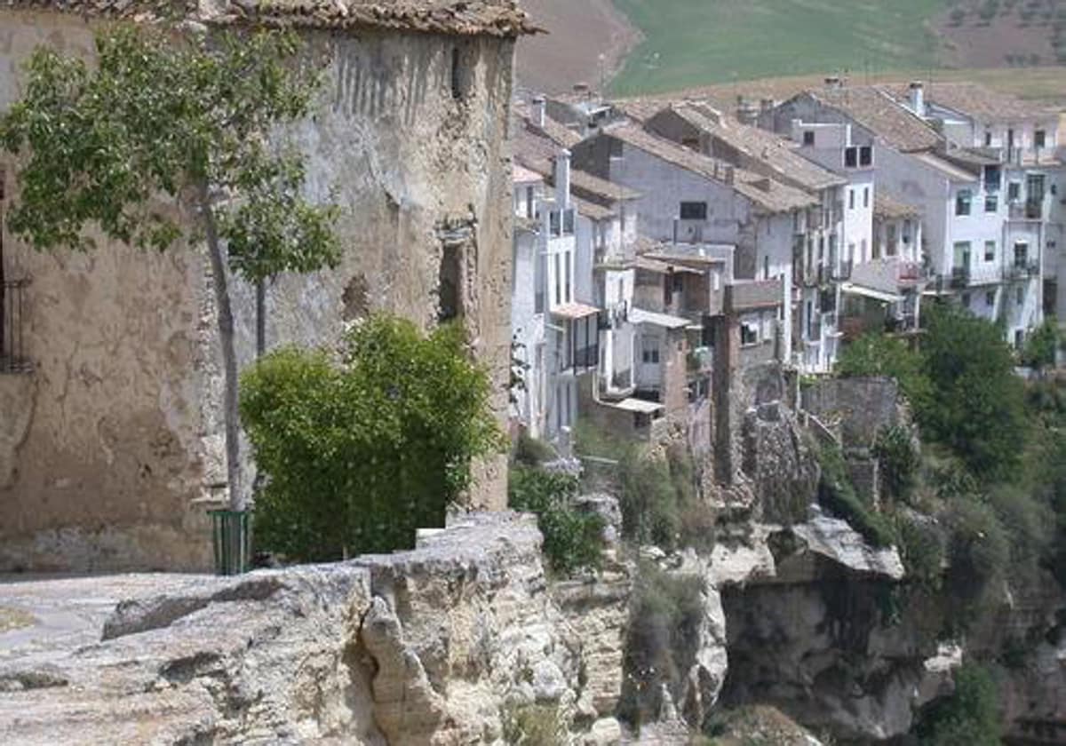 Casas colgadas sobre el tajo de Alhama de Granada