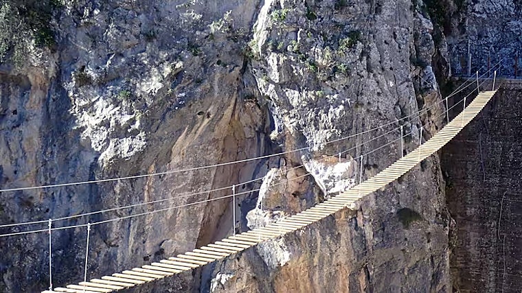 Vista de uno de los puentes que se encuentran en la ruta