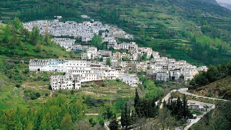 El pueblo de los cerditos existe y está en La Alpujarra: así se puede llegar al pueblo de los jamones