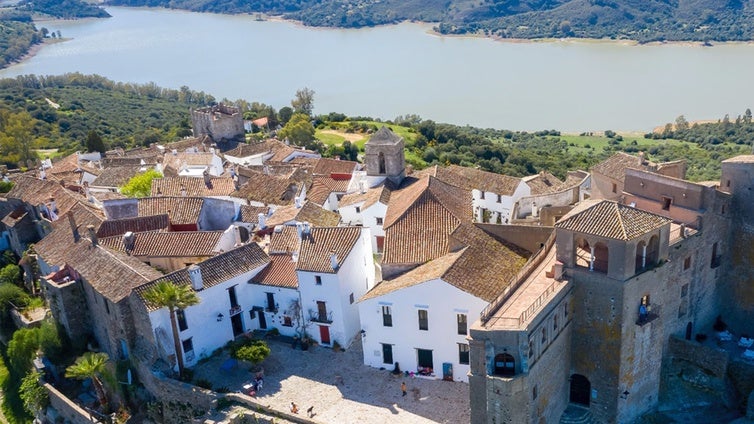 Castellar de la Frontera: el pueblo andaluz que vive dentro de un castillo medieval