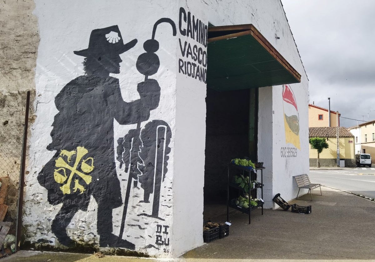 Grafiti que recibe a los caminantes en Zarratón, La Rioja