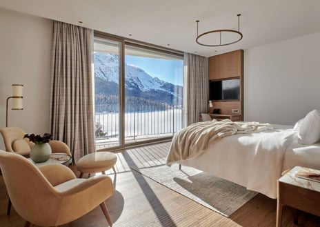 Imagen secundaria 1 - El hotel Grace La Margna St. Moritz acaba de reabrir tras una renovación integral que ha añadido un edifico moderno al histórico de 1906. Funciona todo el año, el único cinco estrellas que lo hace, y tiene gastronomía suiza a internacional.