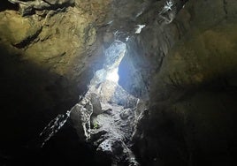 No es Aracena: esta es la desconocida cueva de Cádiz a la que puedes entrar por una cuerda